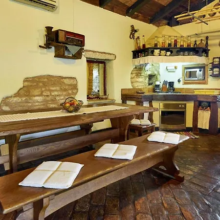 Stara Hiza In Holiday home Sveti Petar u Sumi