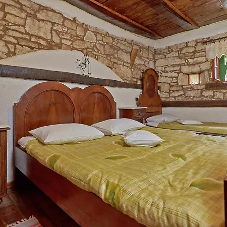 Stara Hiza In Holiday home Sveti Petar u Sumi