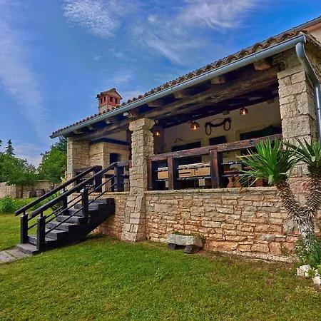 Stara Hiza In Holiday home Sveti Petar u Sumi